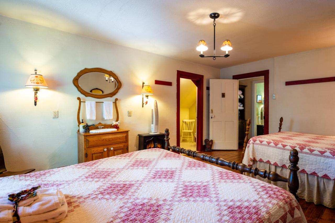 The Pines Of Dresden Bed and Breakfast Exteriör bild