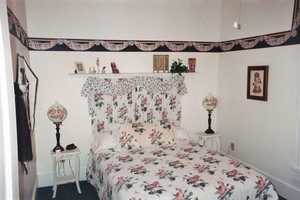 The Pines Of Dresden Bed and Breakfast Exteriör bild