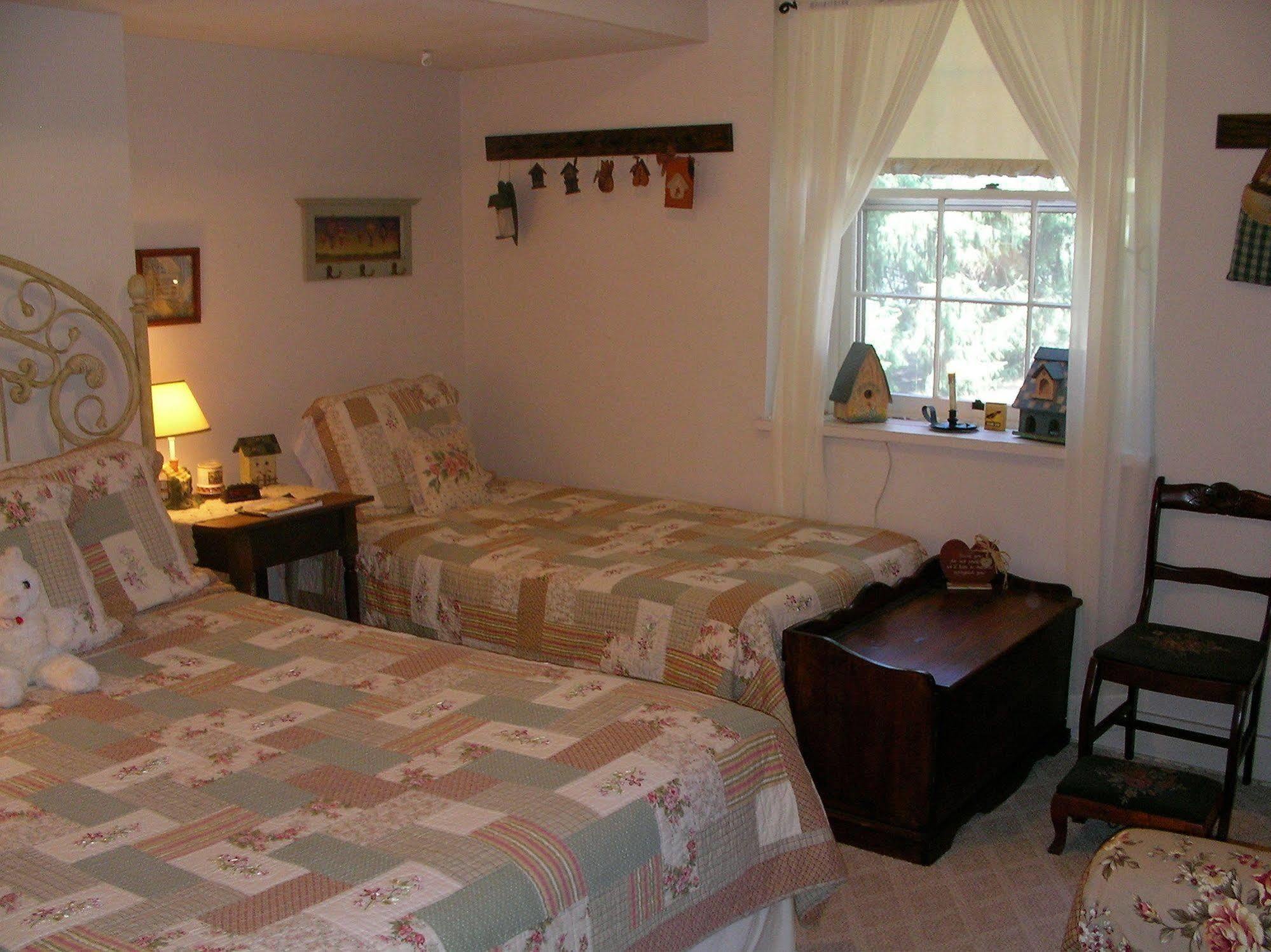 The Pines Of Dresden Bed and Breakfast Rum bild
