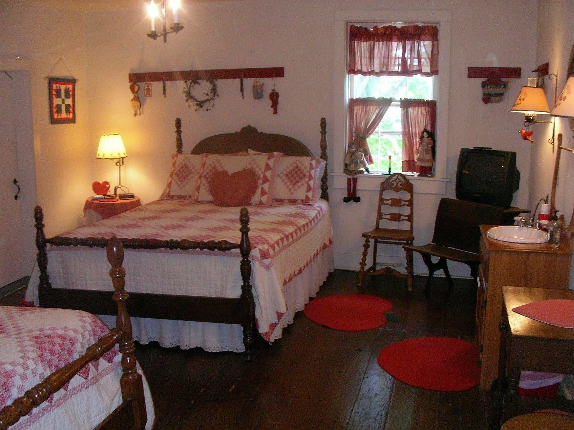 The Pines Of Dresden Bed and Breakfast Rum bild