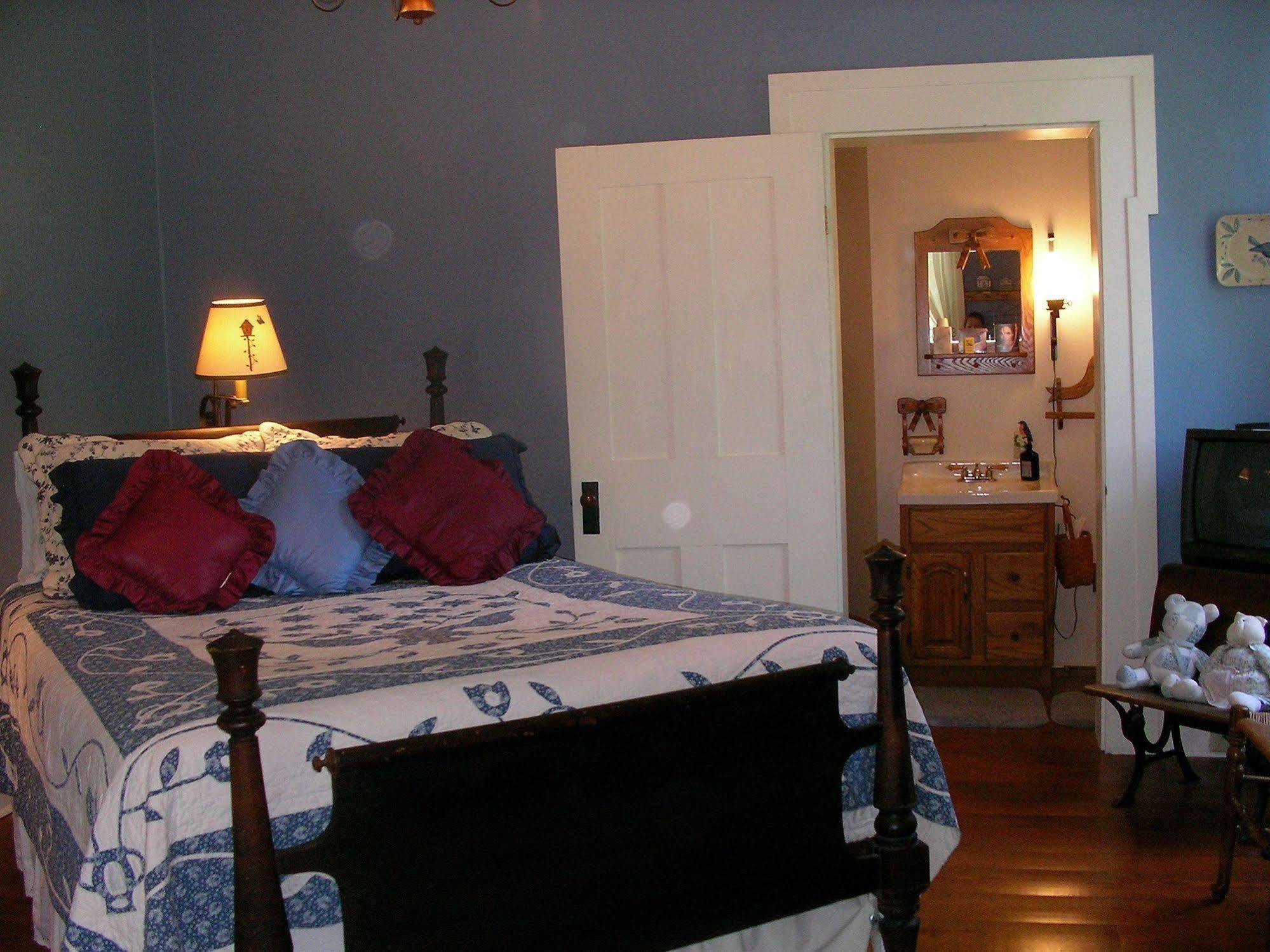 The Pines Of Dresden Bed and Breakfast Rum bild
