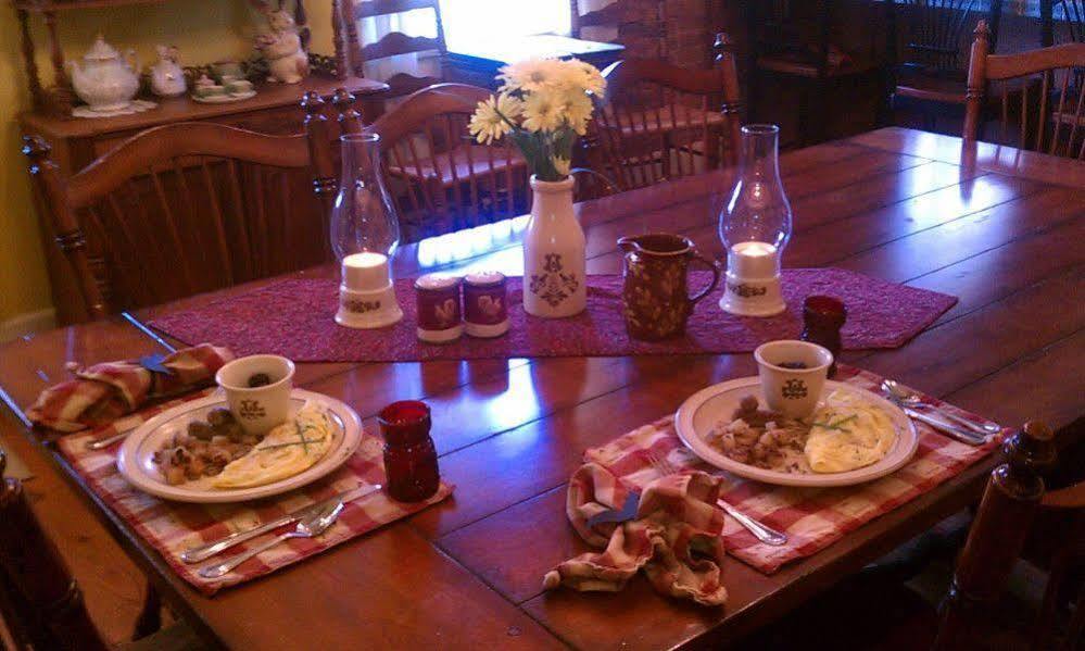The Pines Of Dresden Bed and Breakfast Exteriör bild
