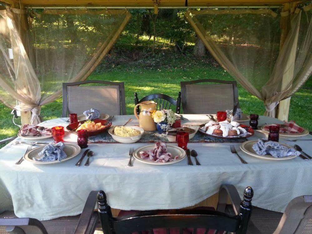 The Pines Of Dresden Bed and Breakfast Exteriör bild