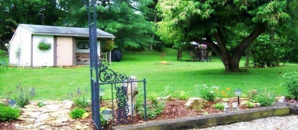 The Pines Of Dresden Bed and Breakfast Exteriör bild